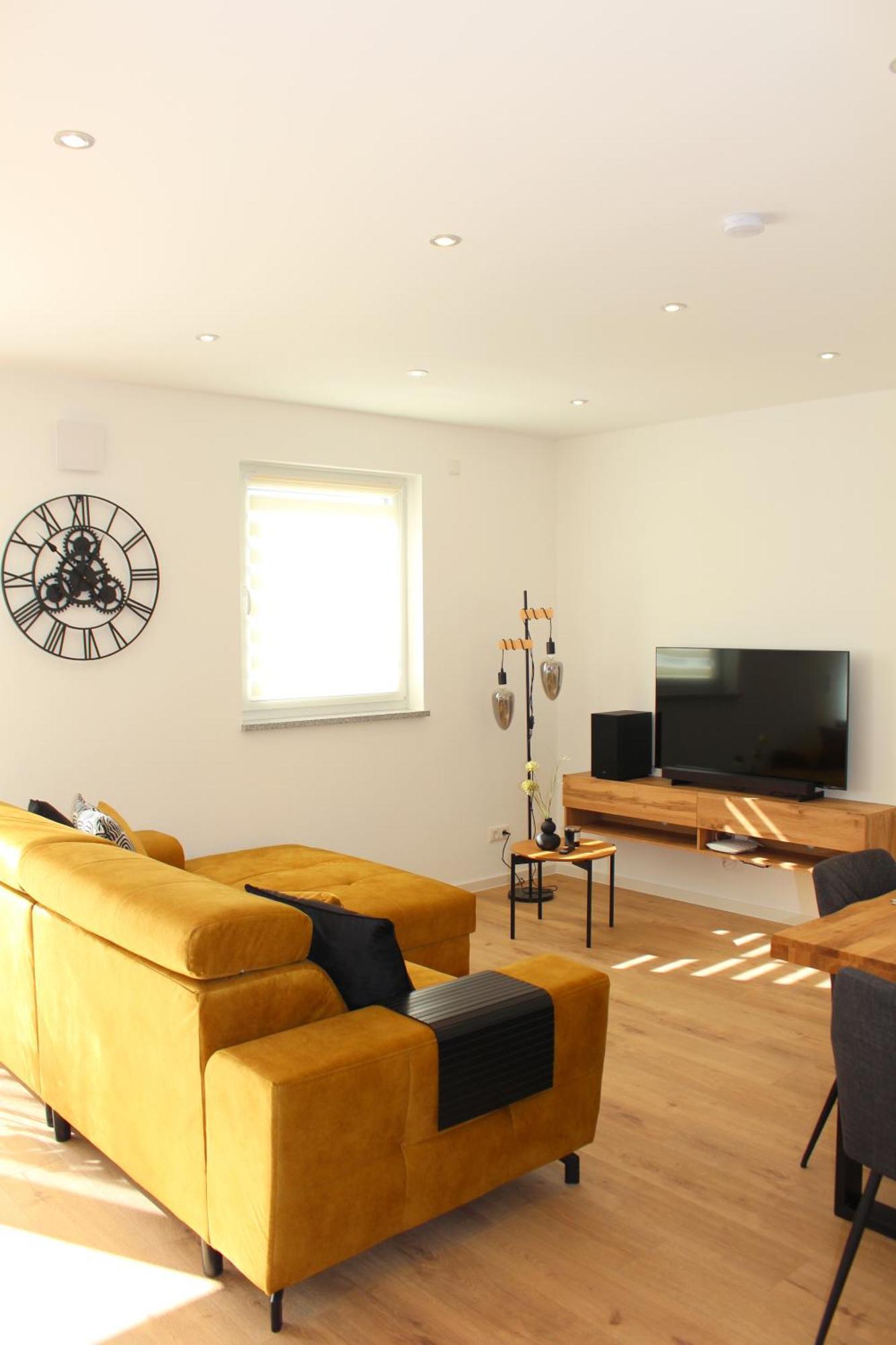 Apartment Mit Voll Ausgestatetter Kueche, Badewanne, Balkon, Parkplatz Vor Dem Haus, Ruhig Gelegen, Ada4 Kulmbach Exterior foto