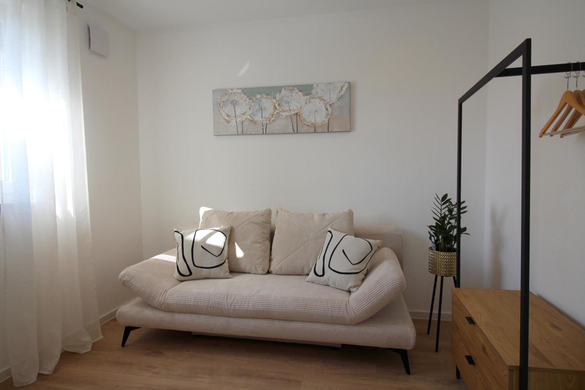 Apartment Mit Voll Ausgestatetter Kueche, Badewanne, Balkon, Parkplatz Vor Dem Haus, Ruhig Gelegen, Ada4 Kulmbach Exterior foto