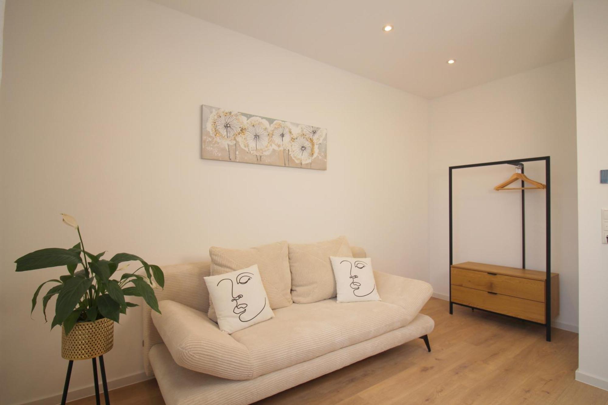 Apartment Mit Voll Ausgestatetter Kueche, Badewanne, Balkon, Parkplatz Vor Dem Haus, Ruhig Gelegen, Ada4 Kulmbach Exterior foto