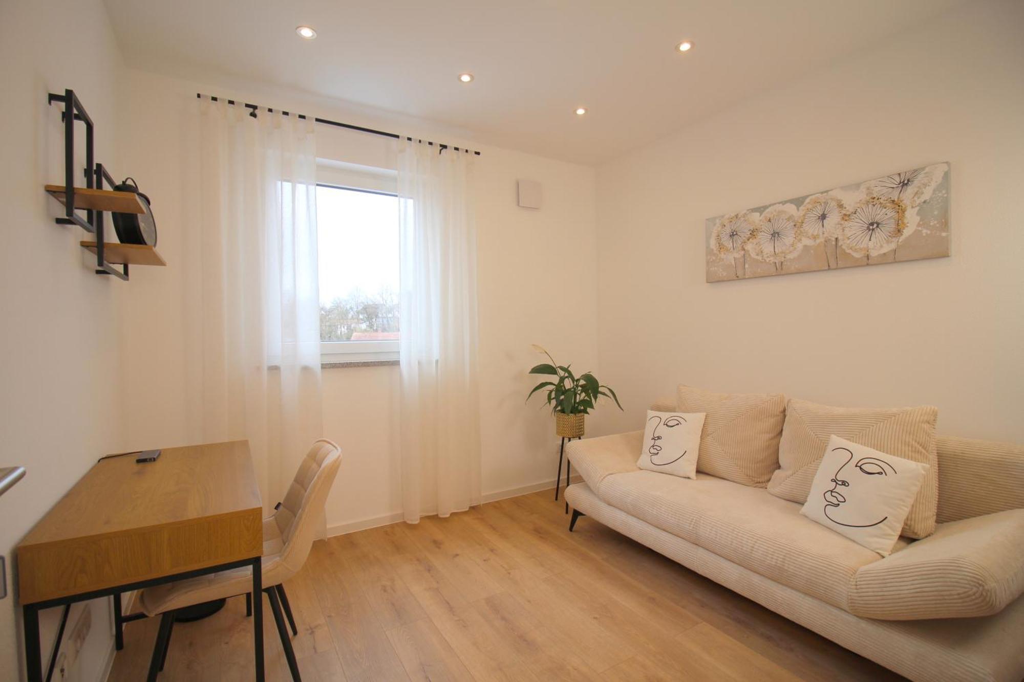 Apartment Mit Voll Ausgestatetter Kueche, Badewanne, Balkon, Parkplatz Vor Dem Haus, Ruhig Gelegen, Ada4 Kulmbach Exterior foto