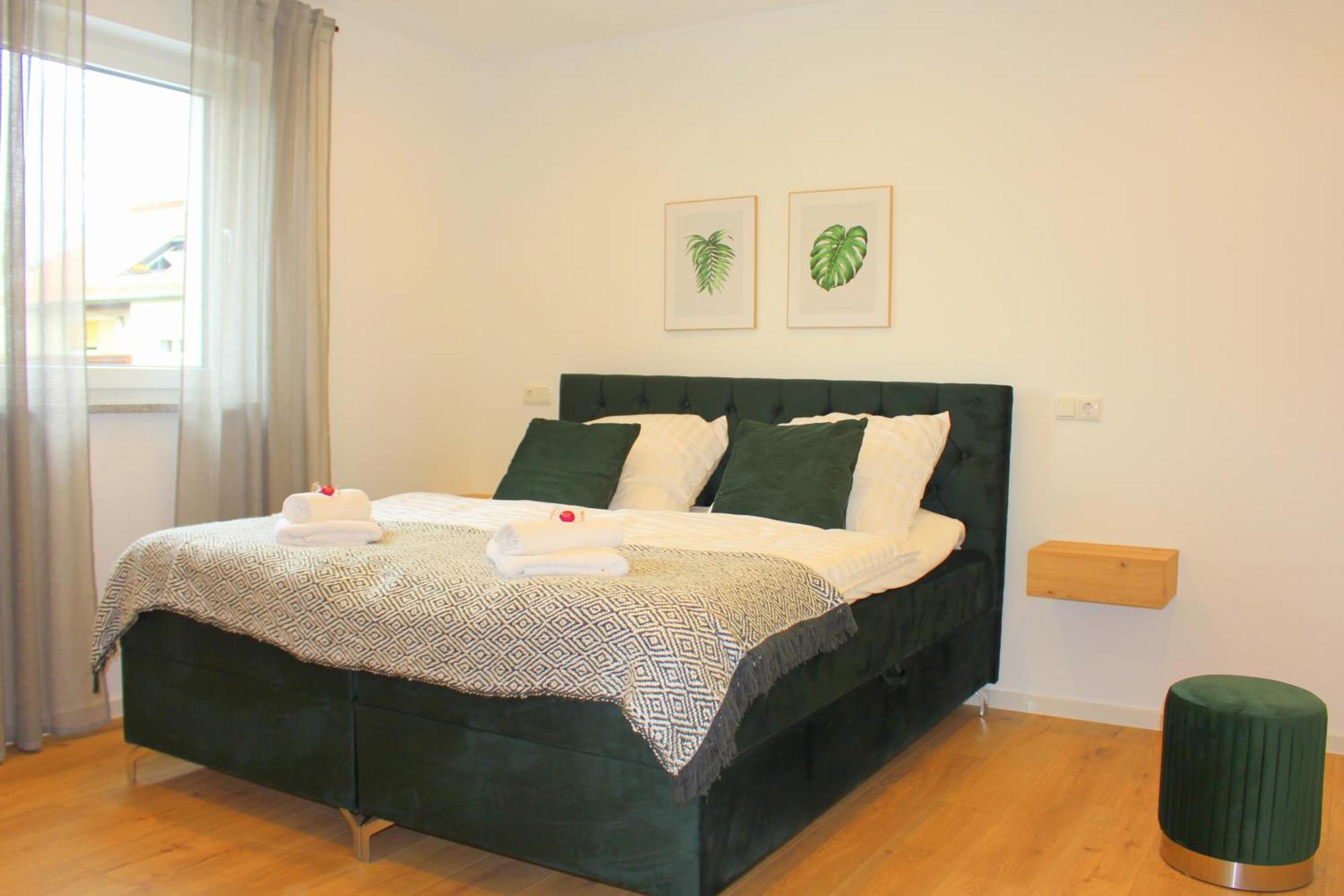 Apartment Mit Voll Ausgestatetter Kueche, Badewanne, Balkon, Parkplatz Vor Dem Haus, Ruhig Gelegen, Ada4 Kulmbach Exterior foto