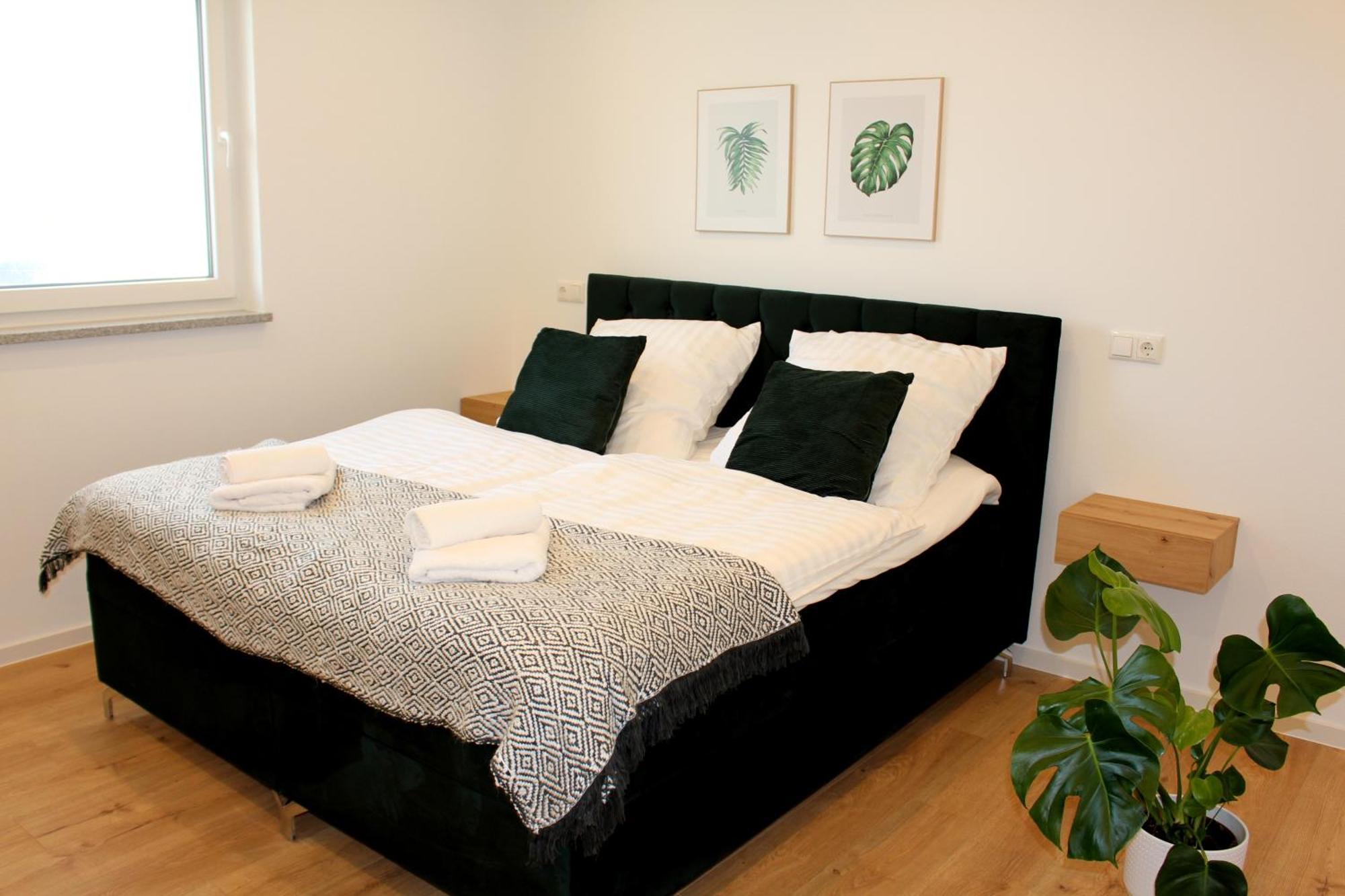 Apartment Mit Voll Ausgestatetter Kueche, Badewanne, Balkon, Parkplatz Vor Dem Haus, Ruhig Gelegen, Ada4 Kulmbach Exterior foto
