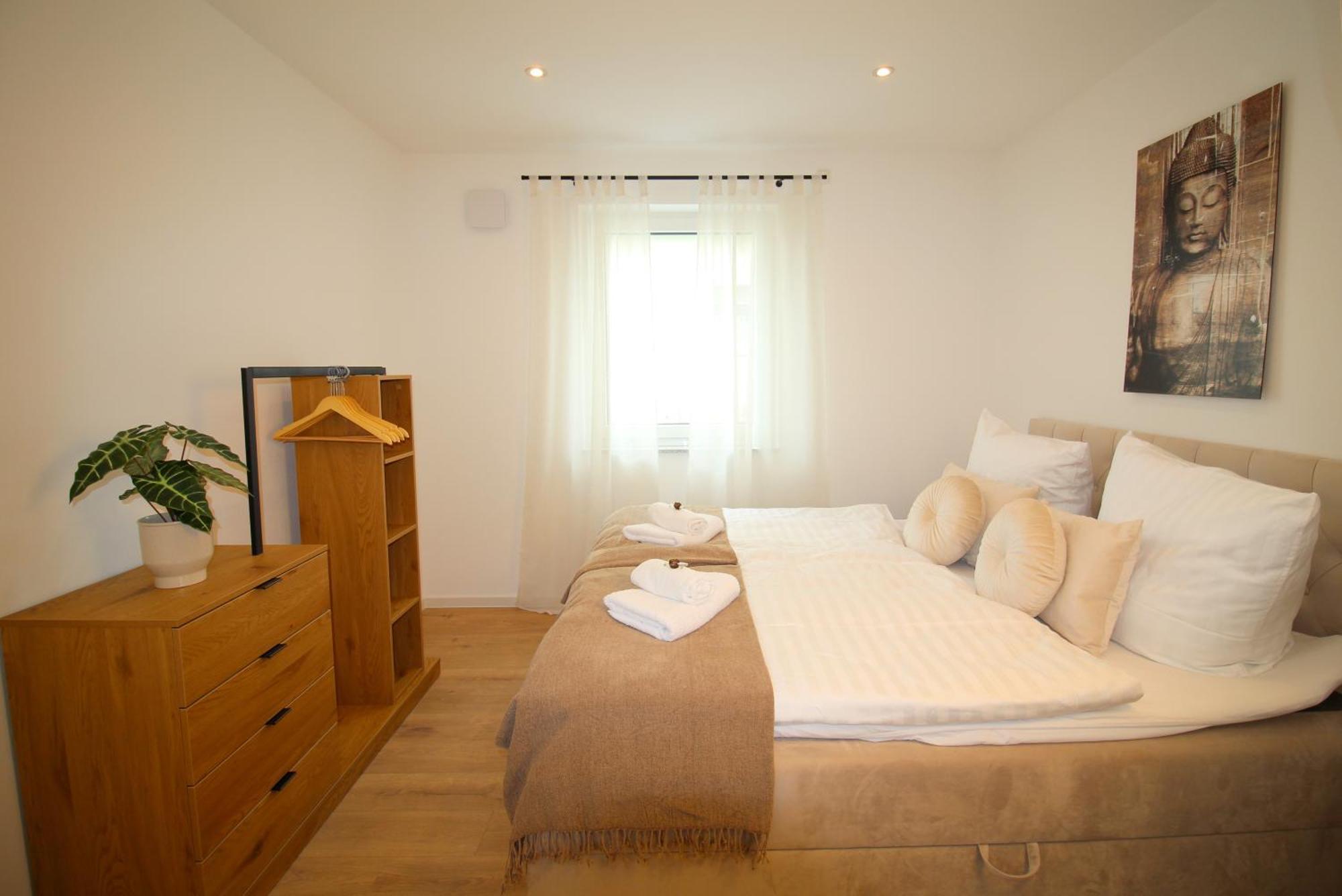 Apartment Mit Voll Ausgestatetter Kueche, Badewanne, Balkon, Parkplatz Vor Dem Haus, Ruhig Gelegen, Ada4 Kulmbach Exterior foto