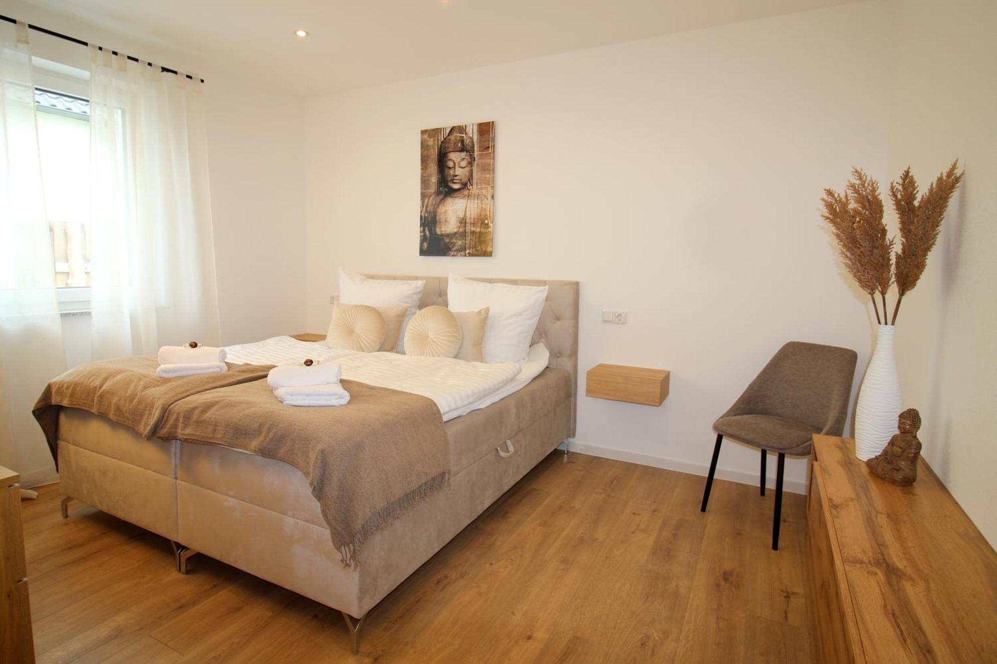 Apartment Mit Voll Ausgestatetter Kueche, Badewanne, Balkon, Parkplatz Vor Dem Haus, Ruhig Gelegen, Ada4 Kulmbach Exterior foto