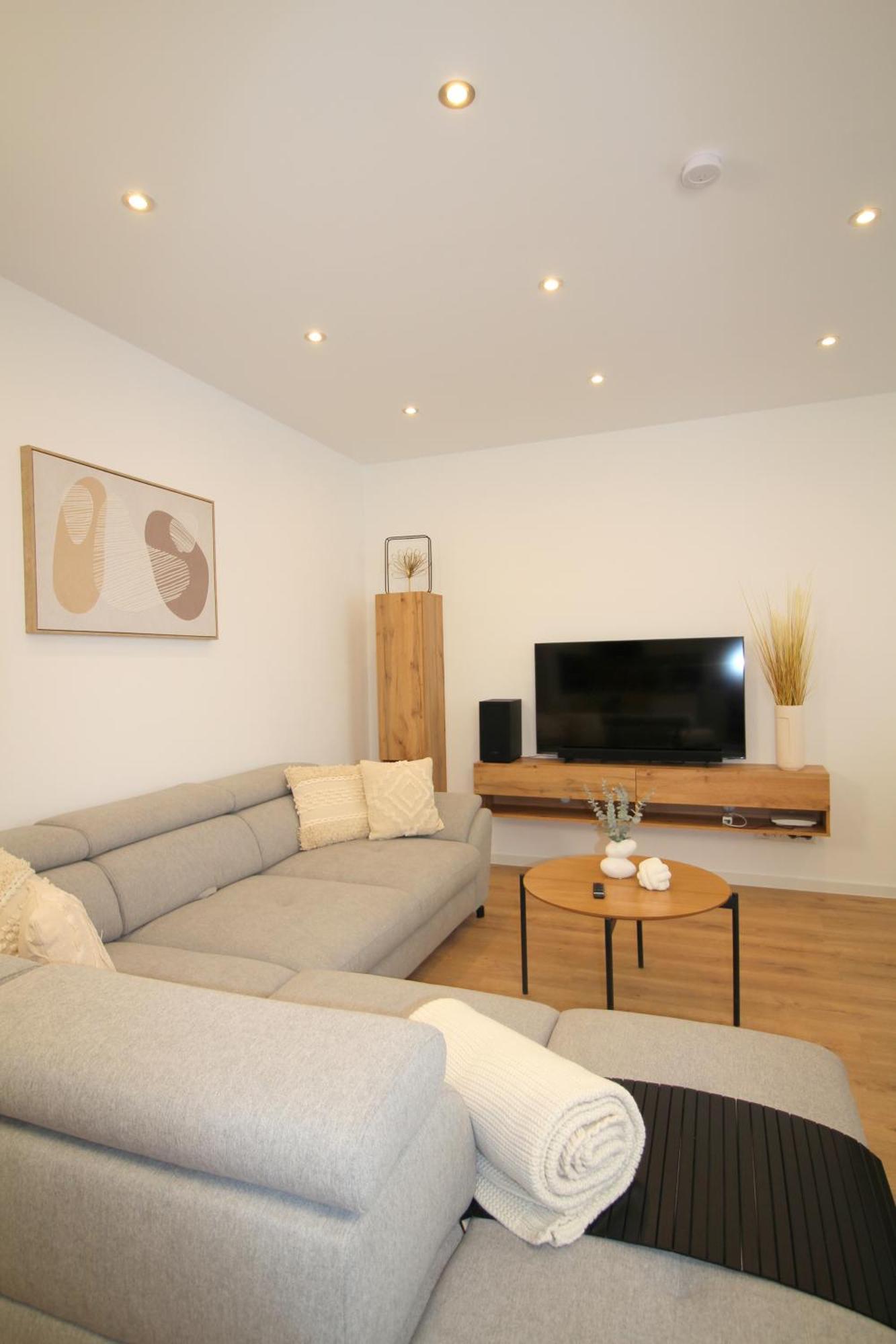 Apartment Mit Voll Ausgestatetter Kueche, Badewanne, Balkon, Parkplatz Vor Dem Haus, Ruhig Gelegen, Ada4 Kulmbach Exterior foto