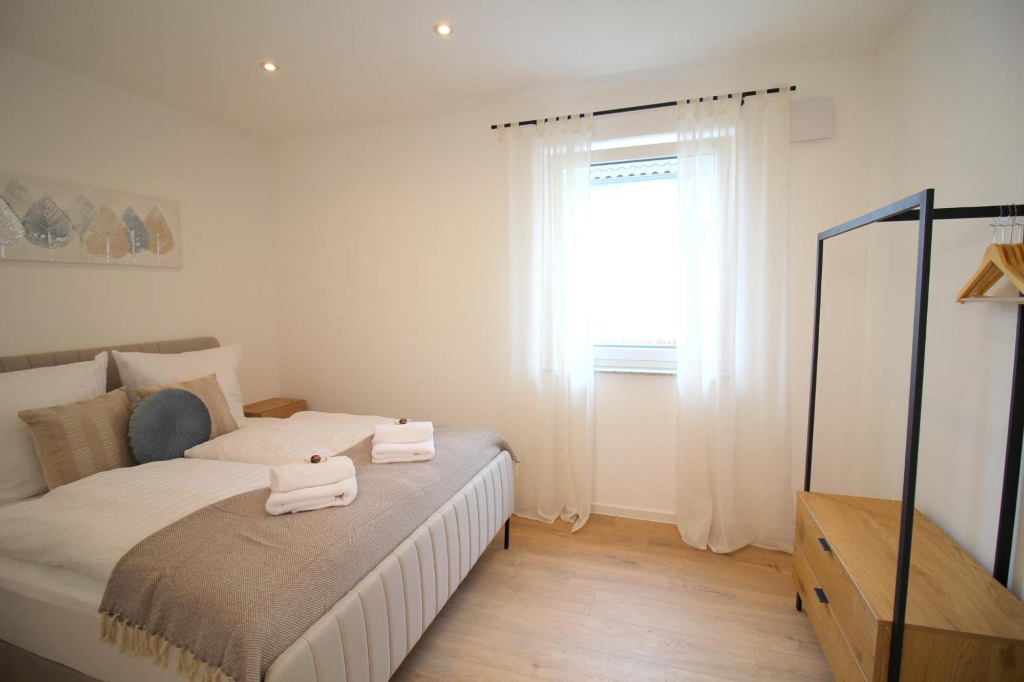 Apartment Mit Voll Ausgestatetter Kueche, Badewanne, Balkon, Parkplatz Vor Dem Haus, Ruhig Gelegen, Ada4 Kulmbach Exterior foto