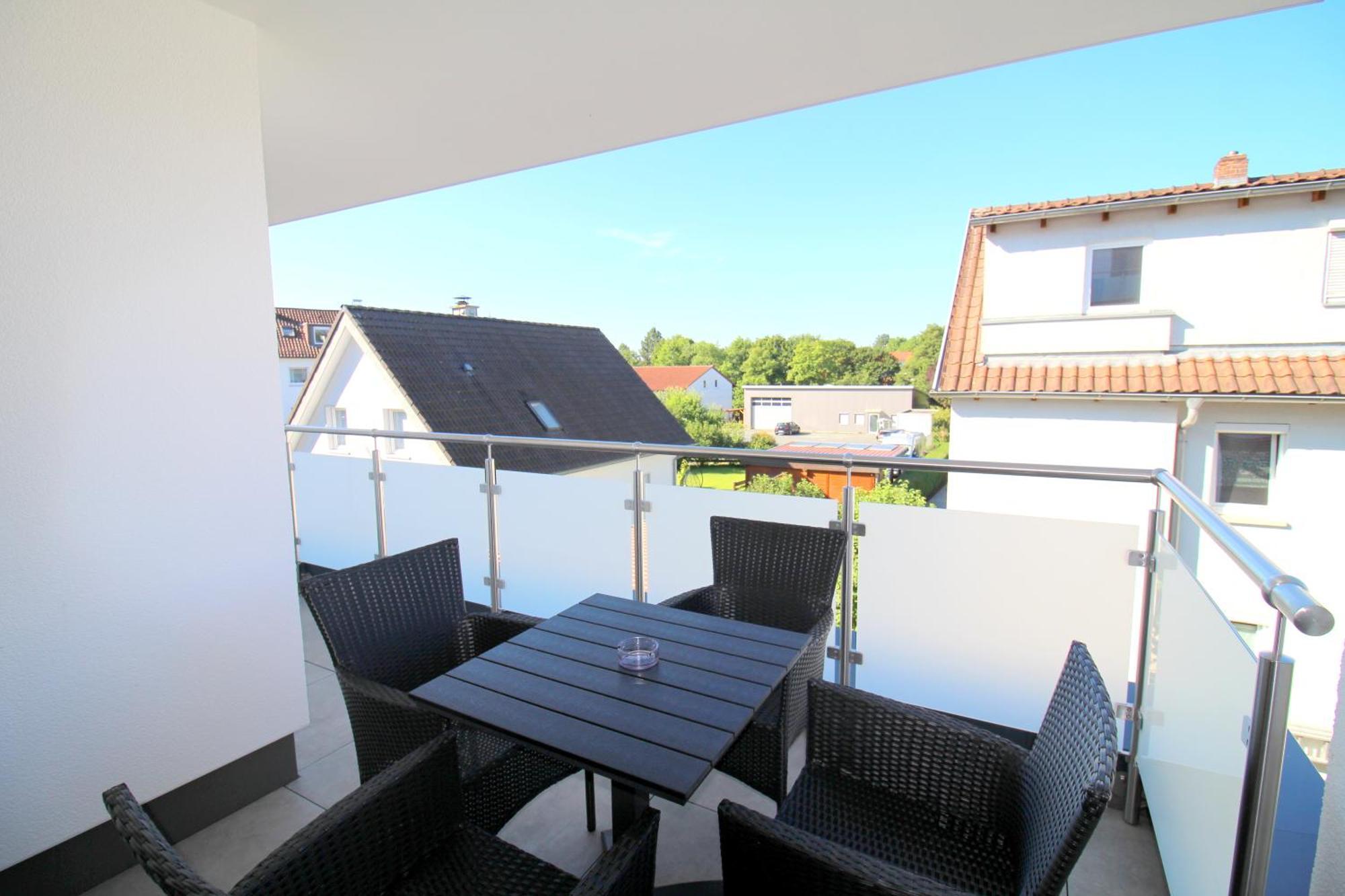 Apartment Mit Voll Ausgestatetter Kueche, Badewanne, Balkon, Parkplatz Vor Dem Haus, Ruhig Gelegen, Ada4 Kulmbach Exterior foto